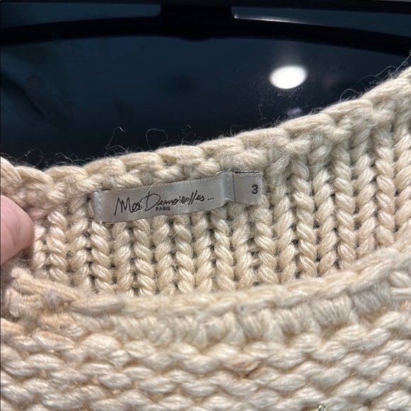 Cozy Cream Sweater with Floral Design - Picture 3 of 4